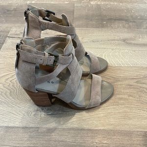 Women’s Swede heels by hinge.